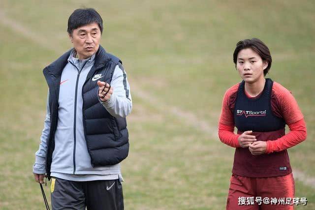 国足热身赛惨遭三连败，争夺世界杯资格形势严峻